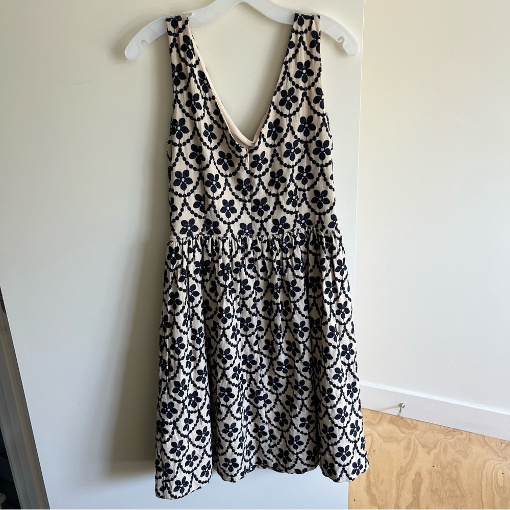 Sundance Black and White Sleeveless V-Neck A-Line Dress